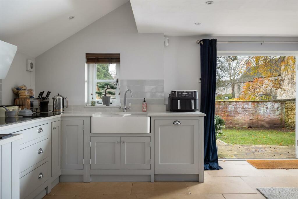 15 - 23 Querns Lane - GL7 1RL - Web.jpg