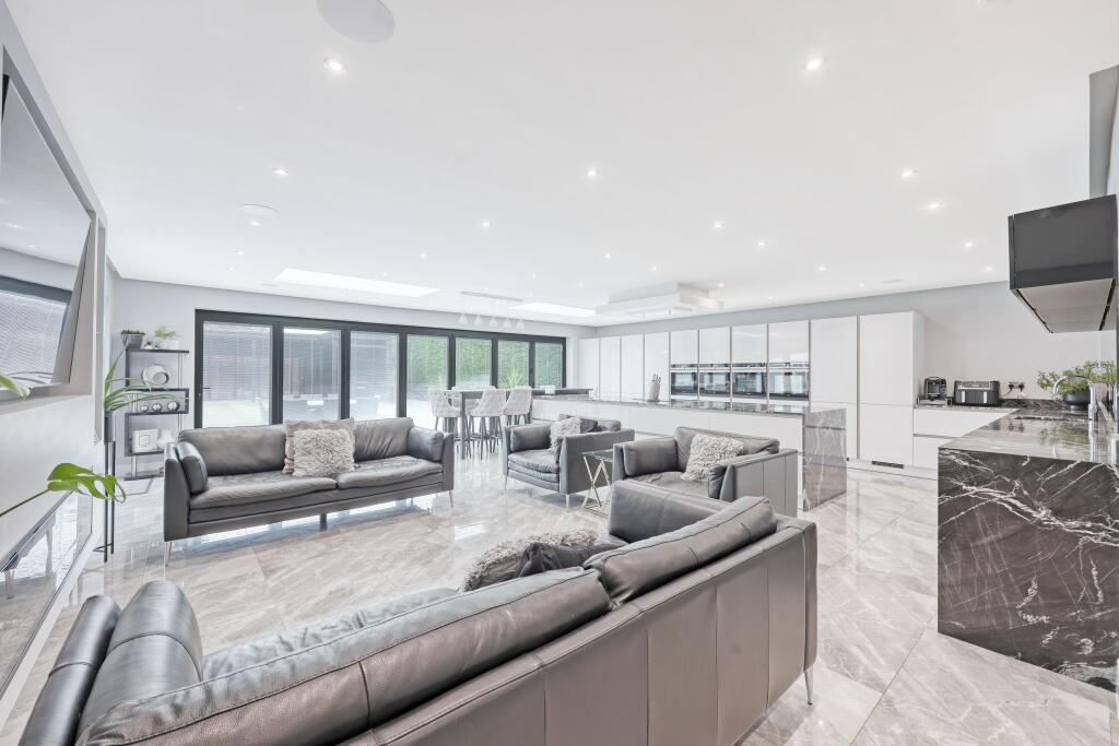 Kitchen Family Room