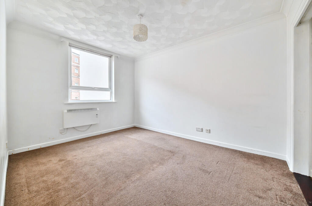 1303777-10-683ec8...