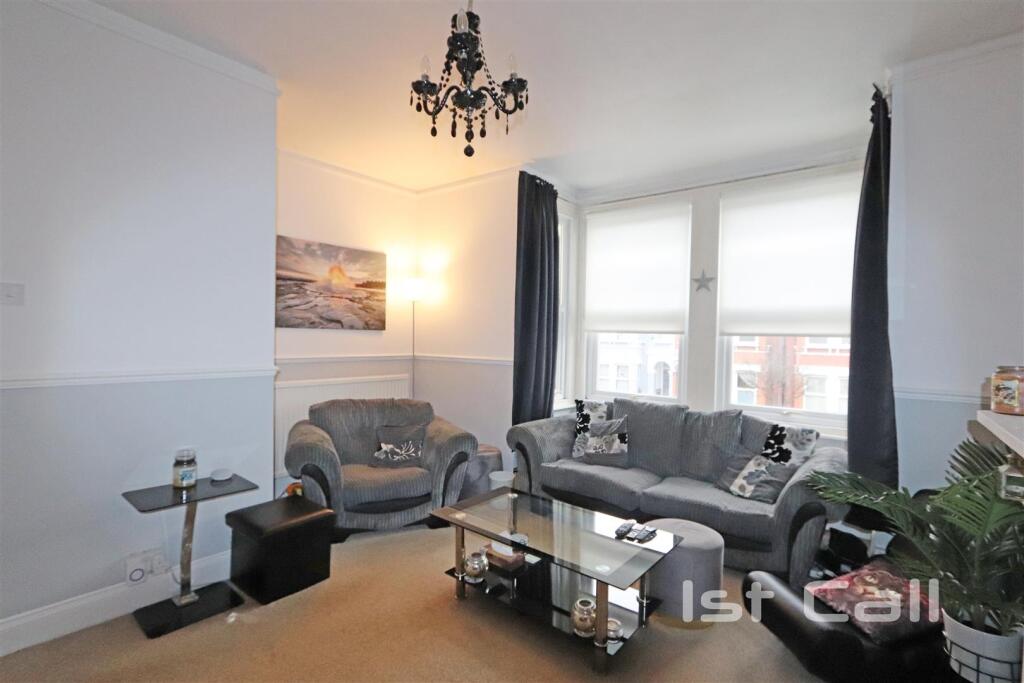 Lounge3.jpg