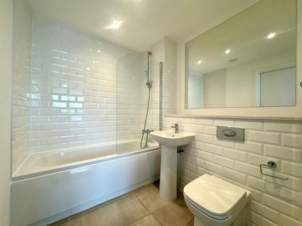 Ensuite 1.jpeg