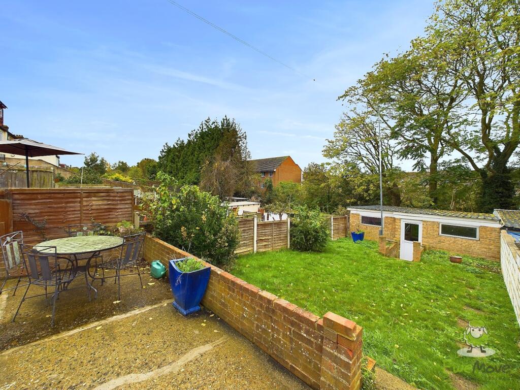 CAM01543G0-PR0100-STILL036