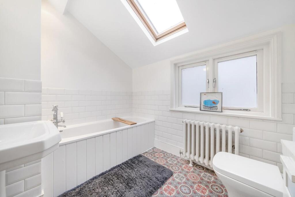 Bathroom (2).jpg