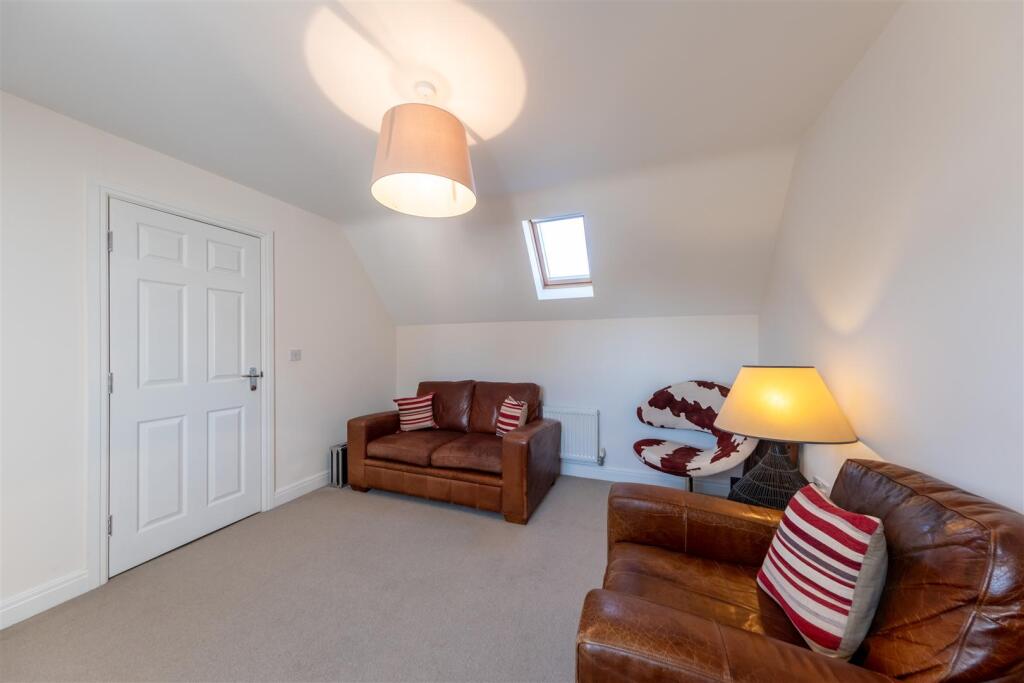 27 Shakerley Close-029.jpg