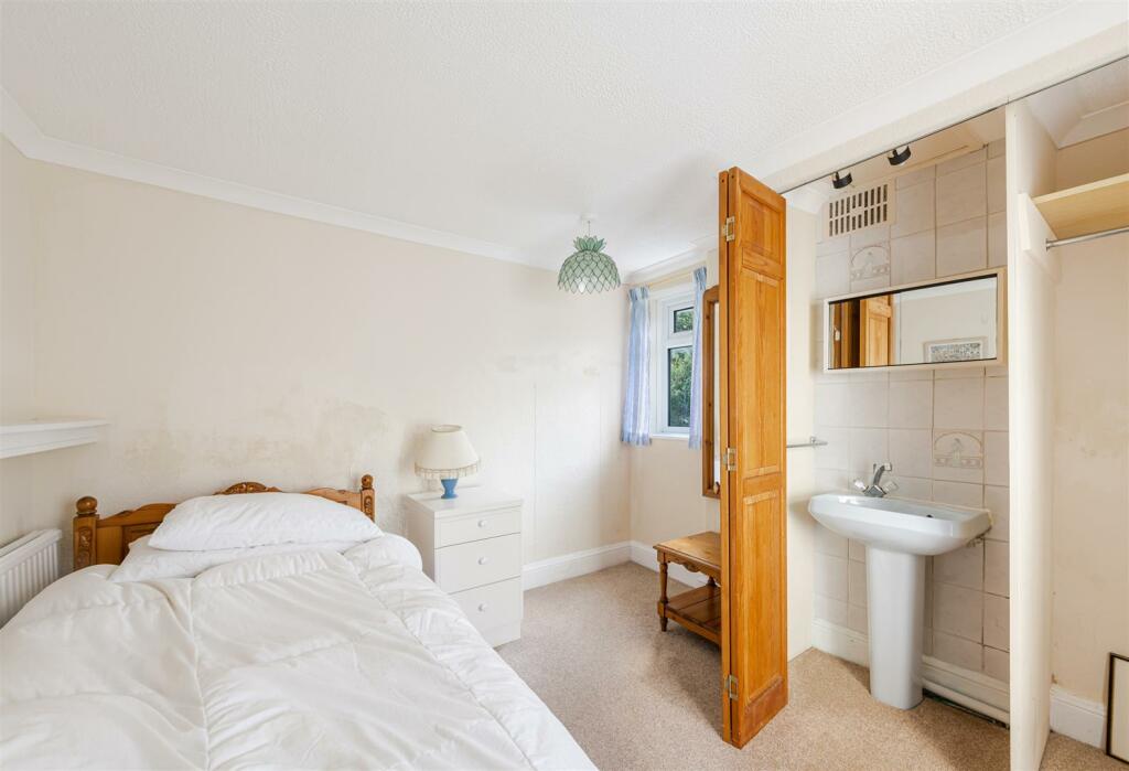 A27 - 9 Sandquay Road Dartmouth - 240226.jpg