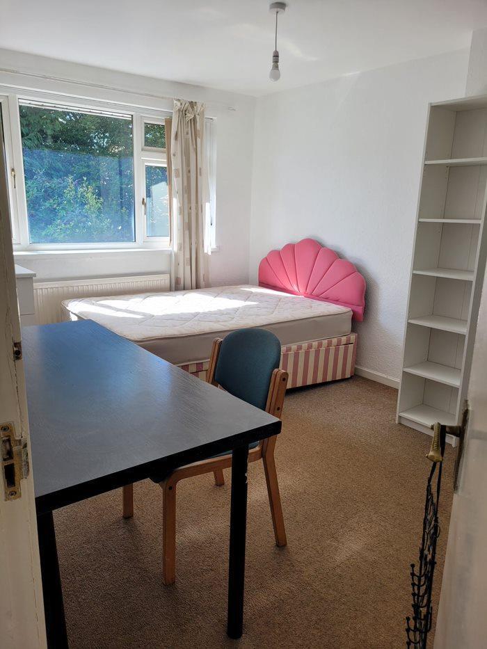 bedroom1.jpg