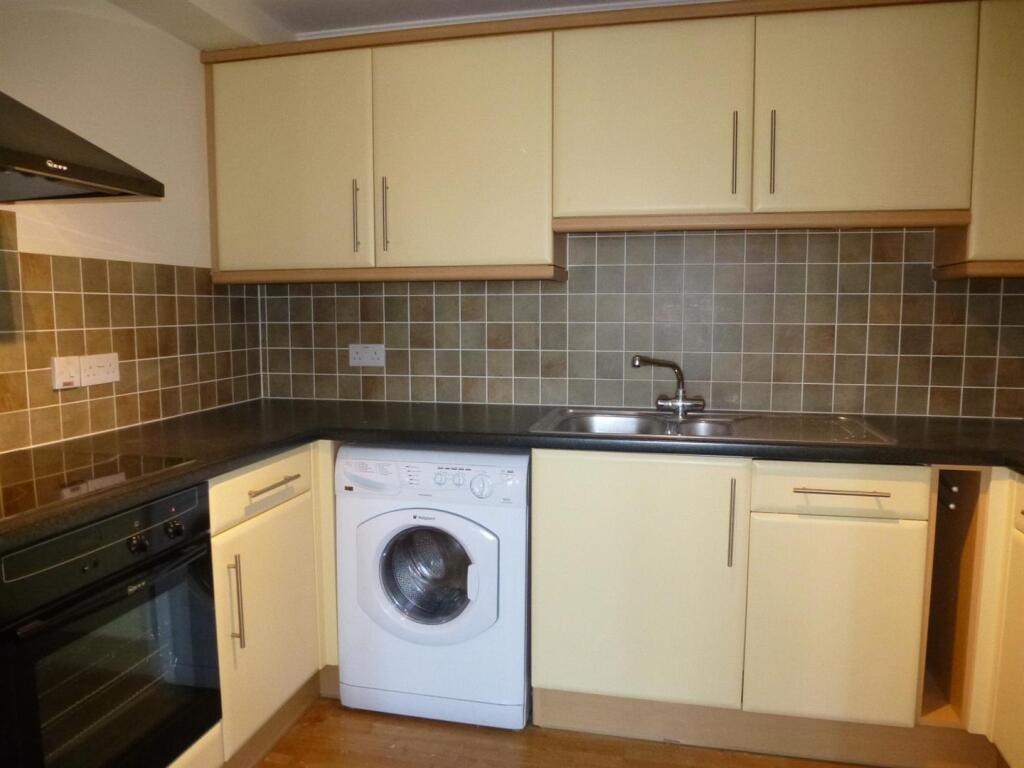 3 Brunel kitchen.JPG