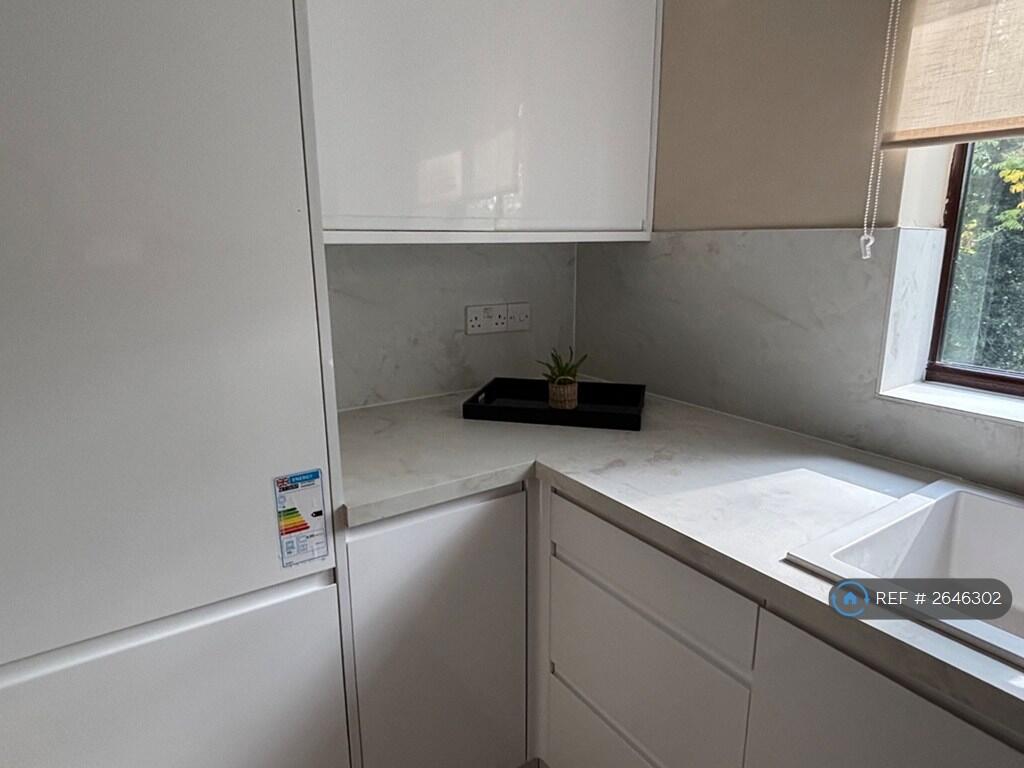 New Intergrated Fridge And Freezer 