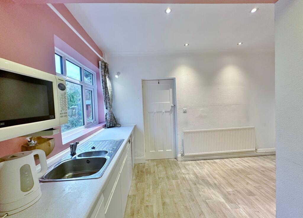 Glenwood Drive, Irby, CH61