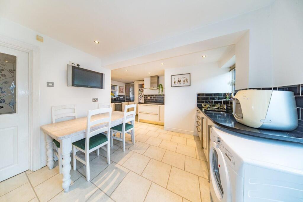 53 Walpole Ave dining area.jpg