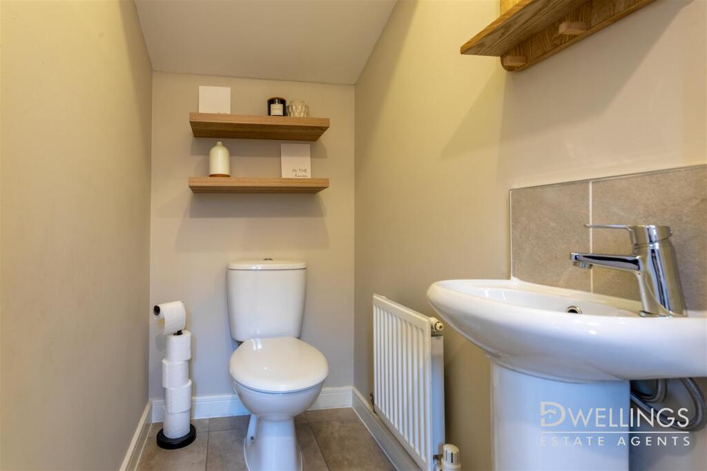 DWELEST - 19 Bishop Place, DE13 9EX-0011.jpg