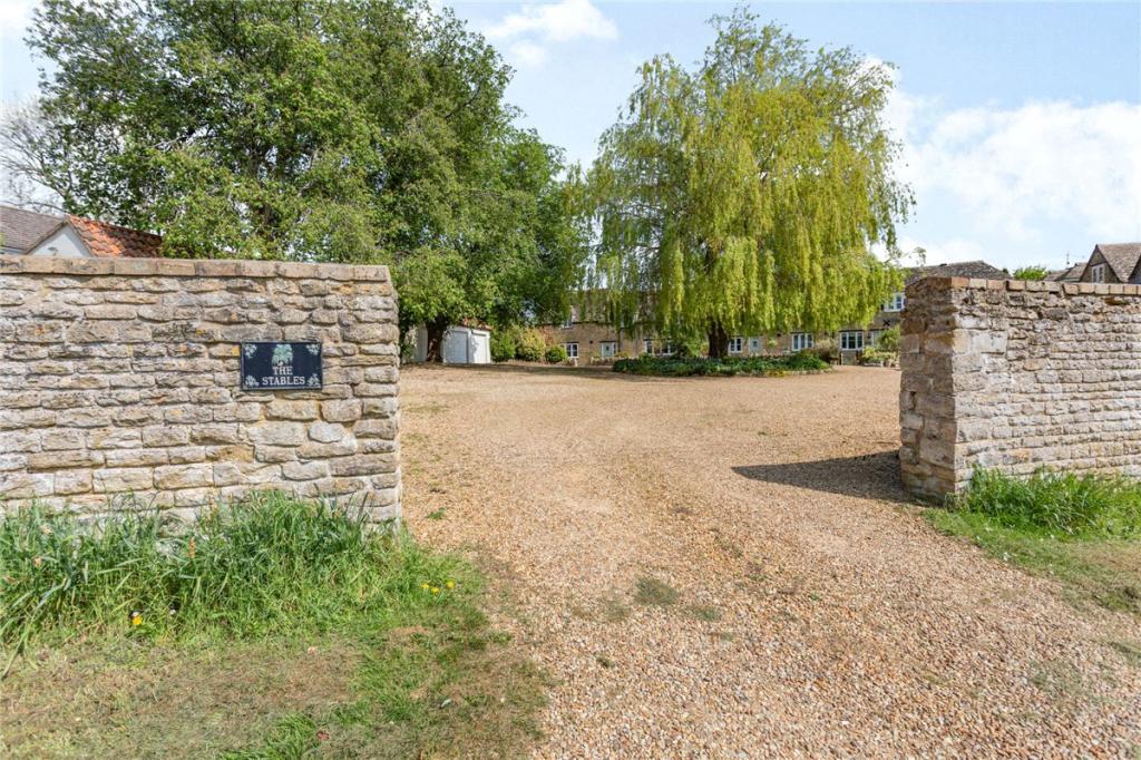 Courtyard Access