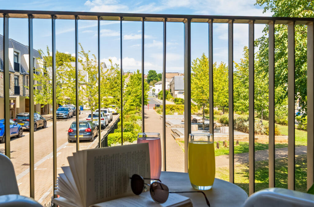 1335390-8-689b304...