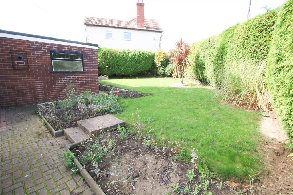 SIDE GARDEN