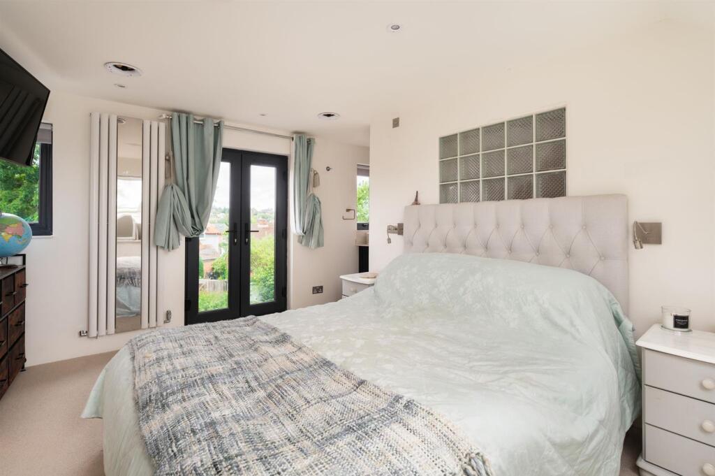Principal bedroom