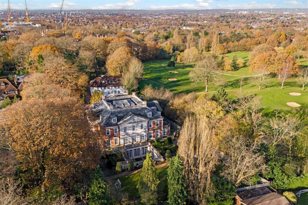 81912 Round Hill-93.jpg