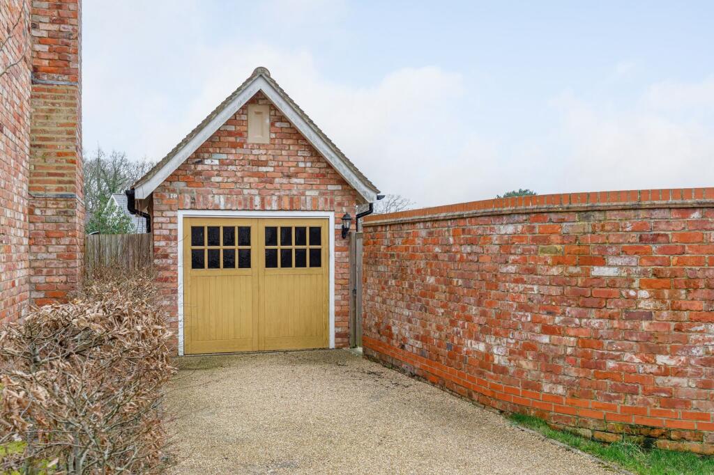 Detached garage