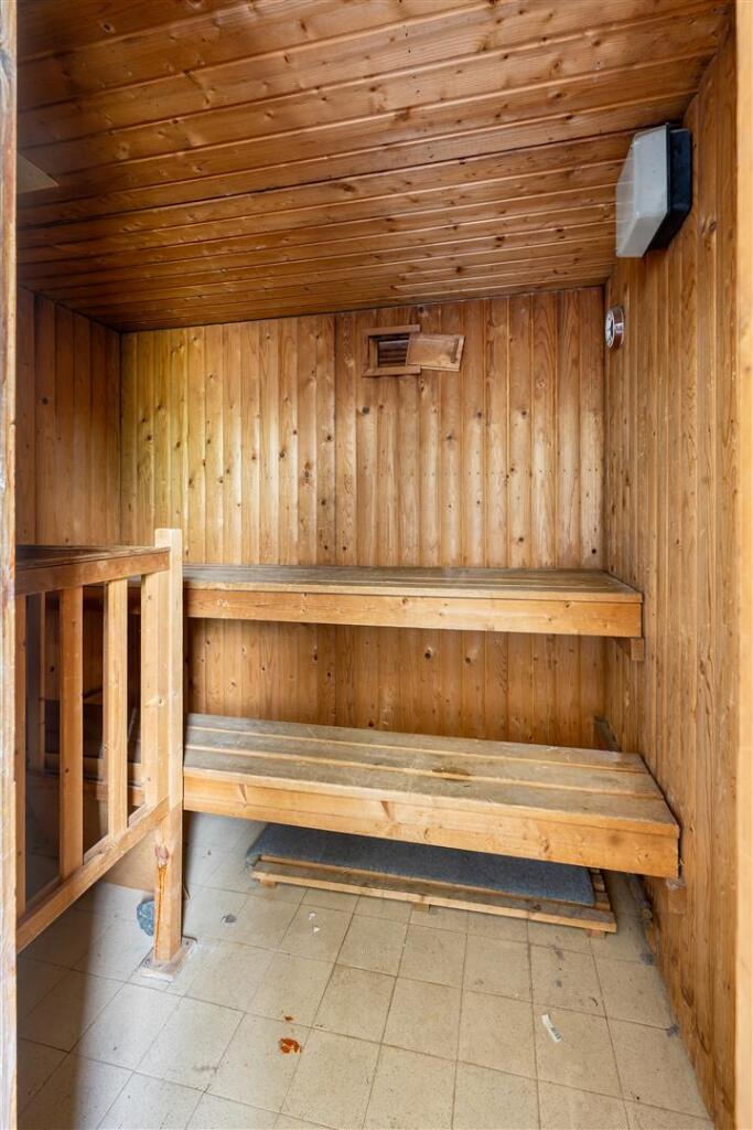 Hermitage Close, E18