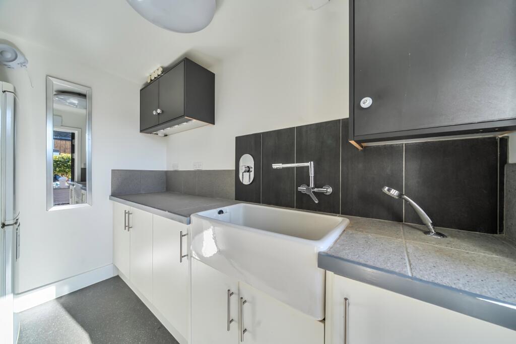 Outdoor Utility Room 