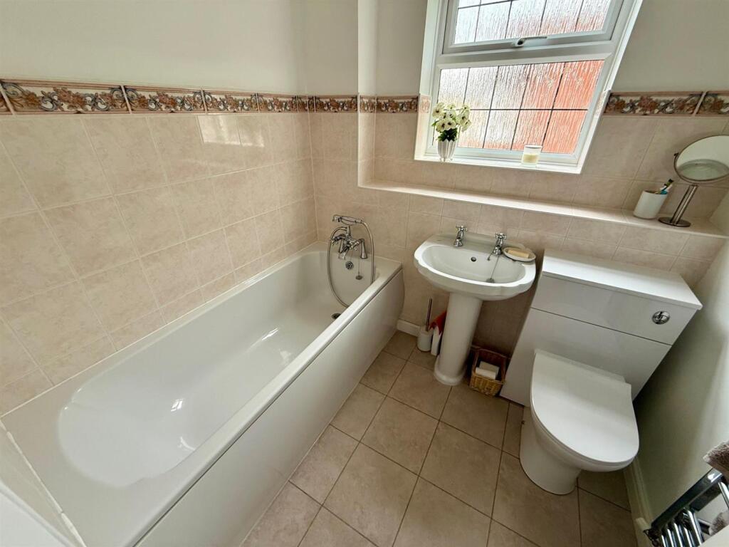 TBL15 Bathroom.jpg