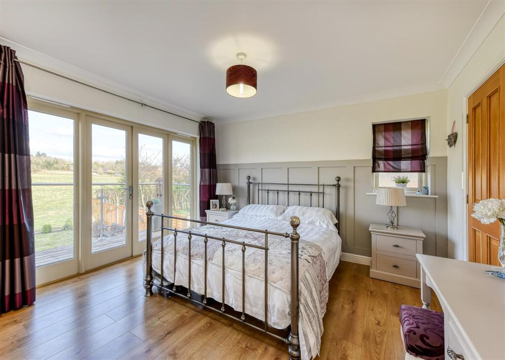 32 Post Office Road-bed1a.jpg