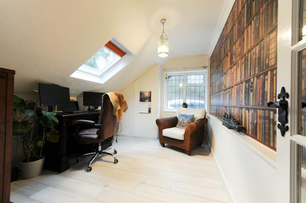 Bedroom 4.jpg