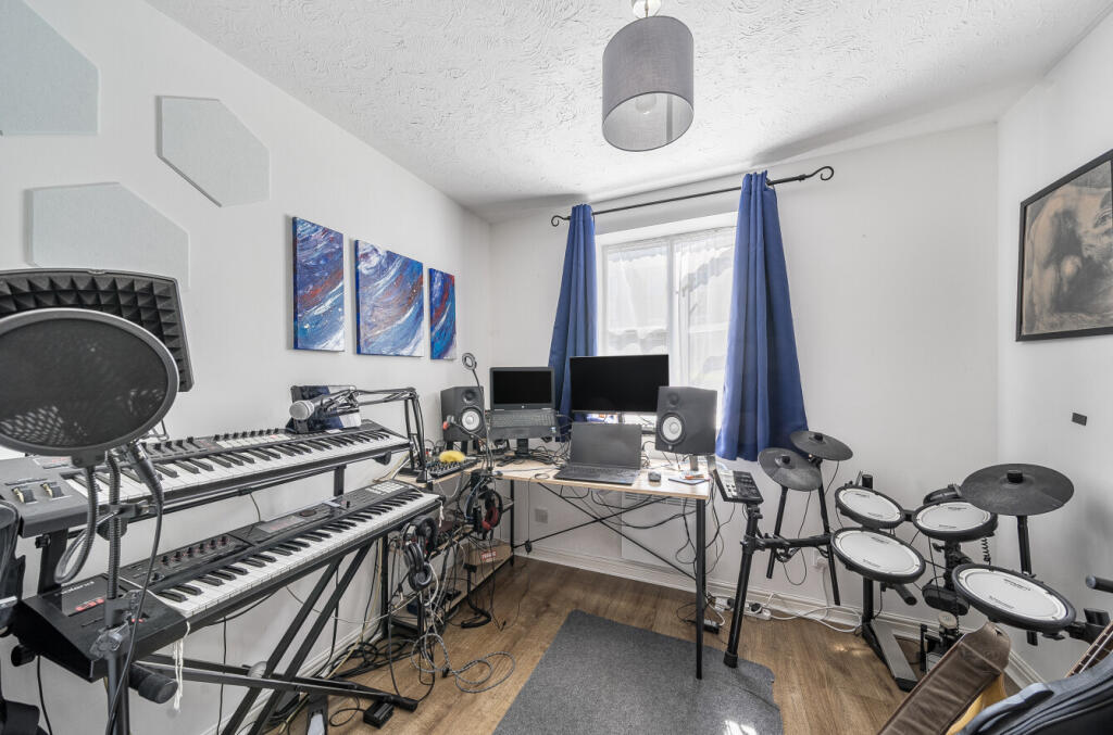 1311075-1-685433e...