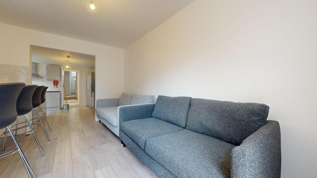 Main Kitchen dine...