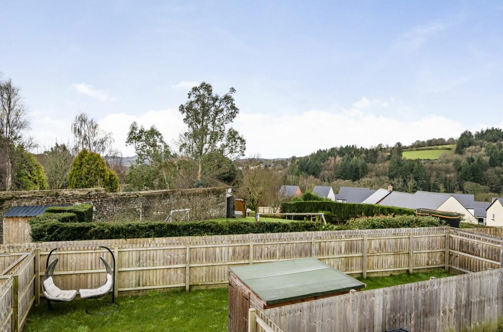 Views to the rear aspect