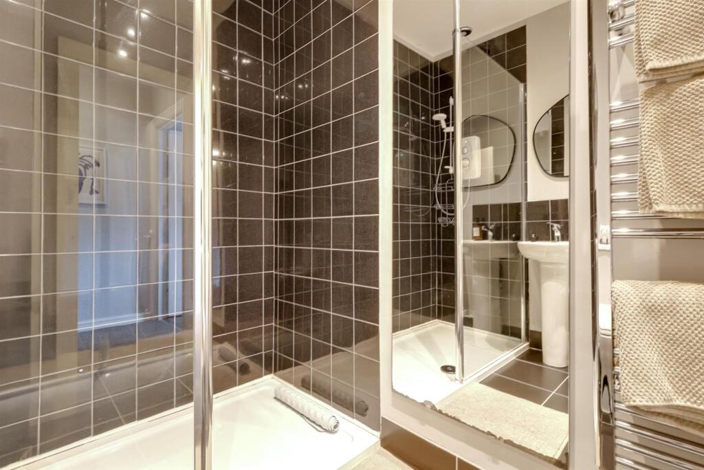 Bathroom (7).jpg