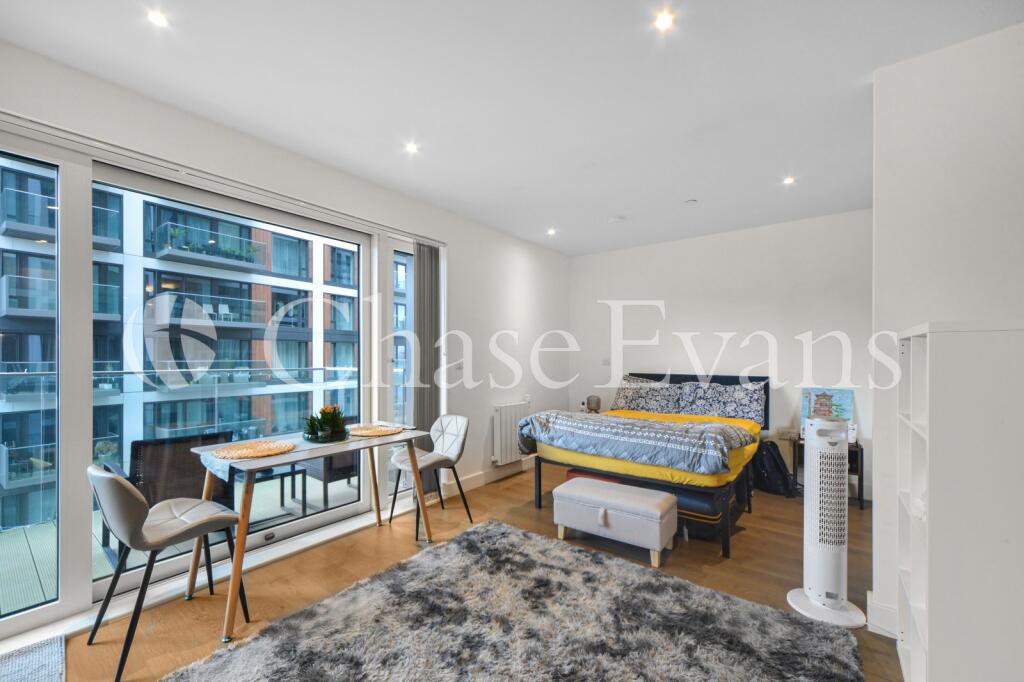 Living/Sleeping Area