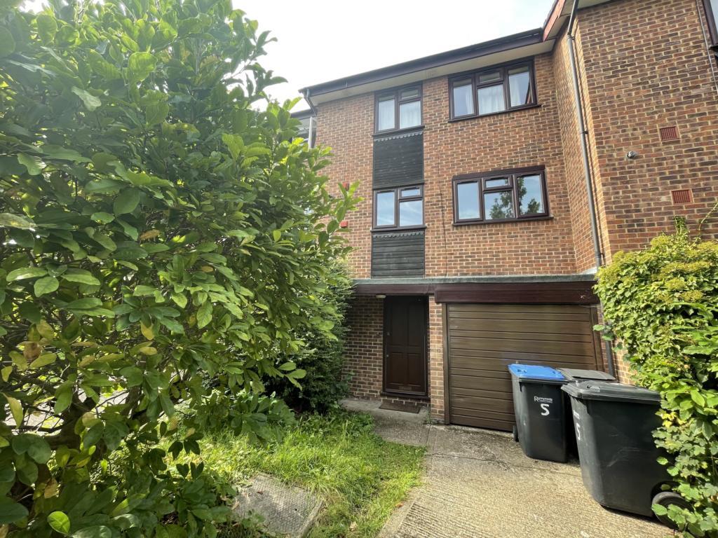 5 Greenacre Court Englefield Green Egham 