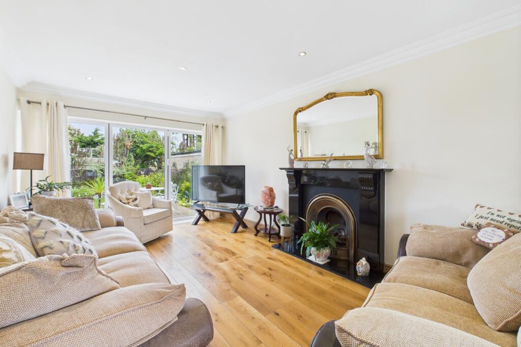 CAM03162G0-PR0301-STILL029