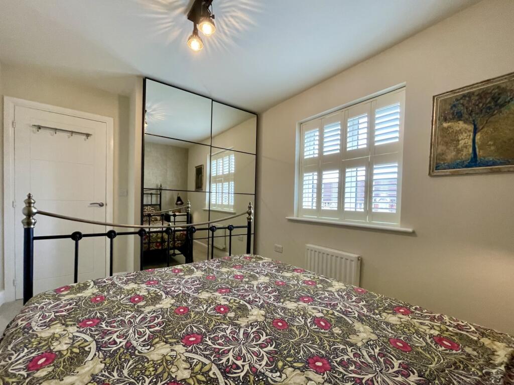 Estate Agents EweMove Scunthorpe - Master Bedroom