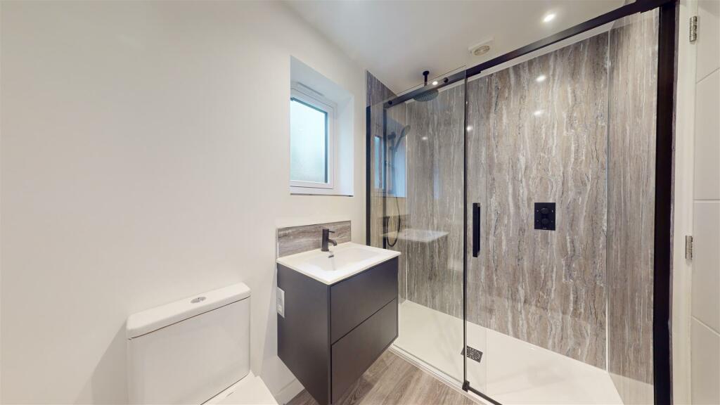 ENSUITE SHOWER ROOM