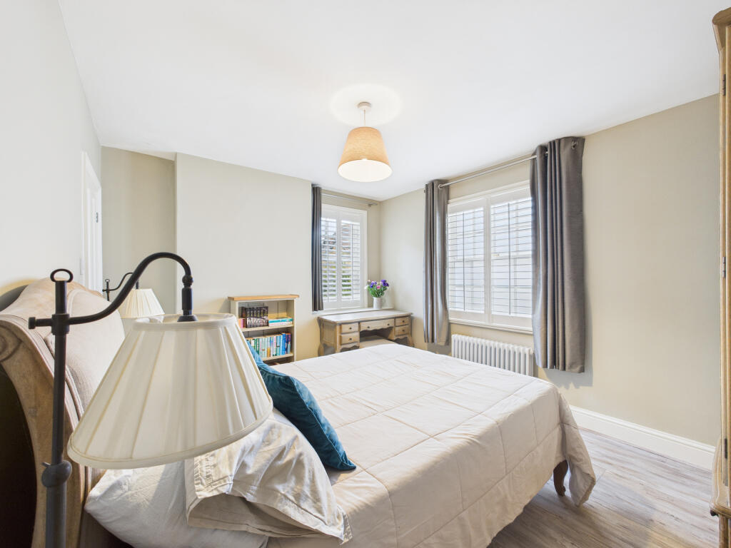 CAM01354G0-PR0600-STILL024