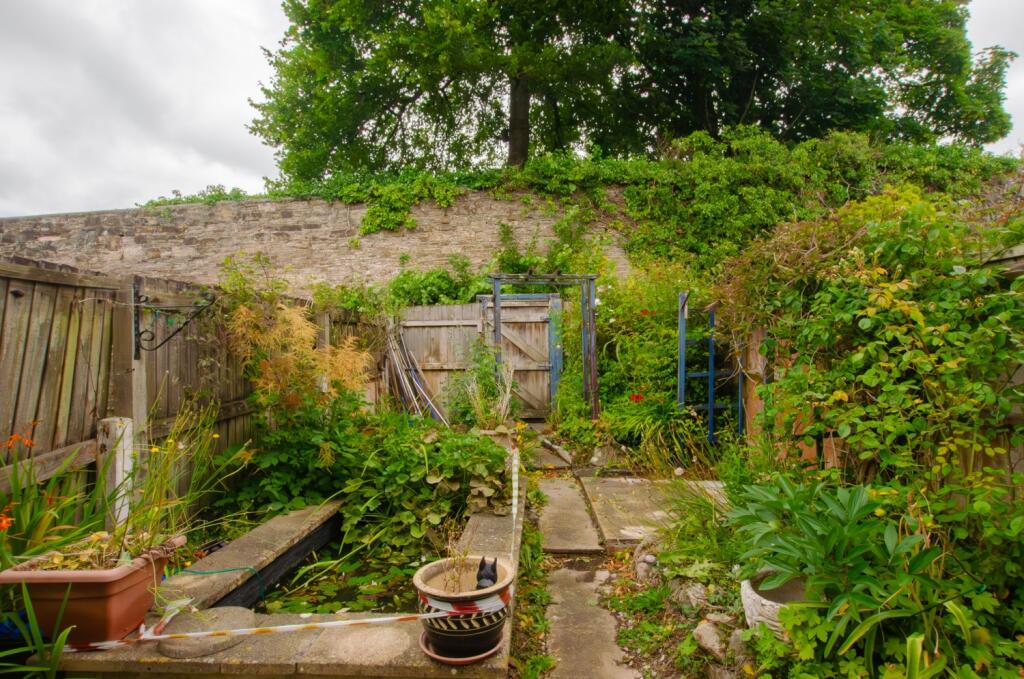 12 Cherry Tree Close - TPS Bodmin 01208 74182-8