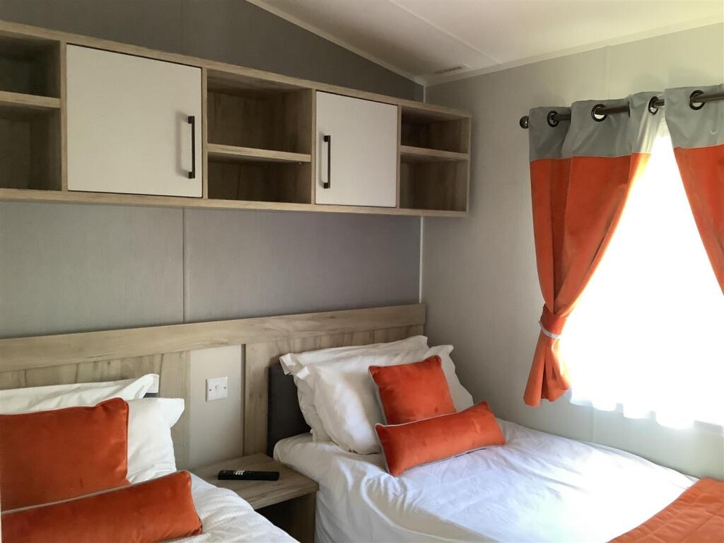 twin bedroom