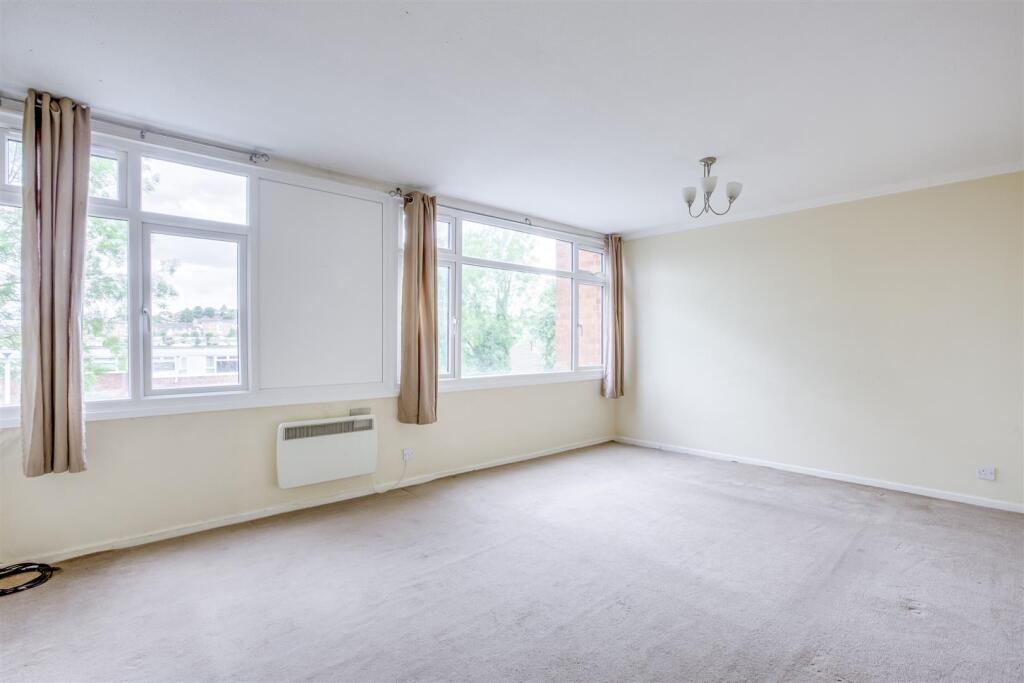 17 Hunters Hill, HP13 7EW-8.jpg