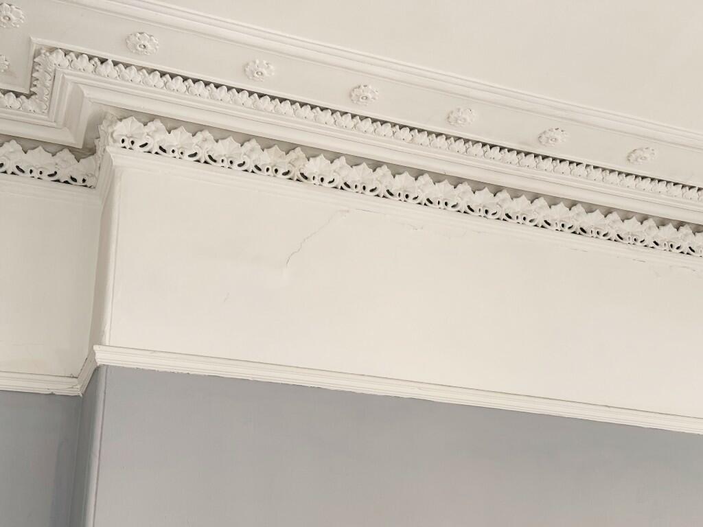 Cornice 2
