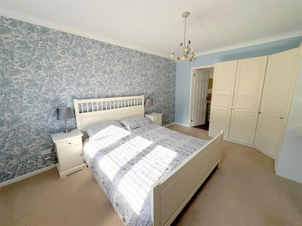 Bedroom 2a.jpg