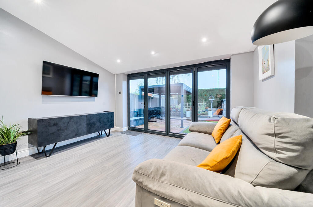 1380792-21-6913721fedc4c