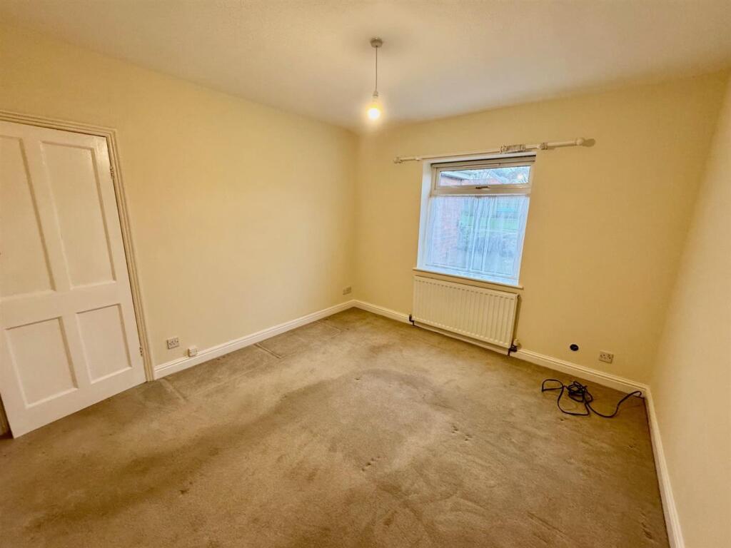 Bedroom b.jpg