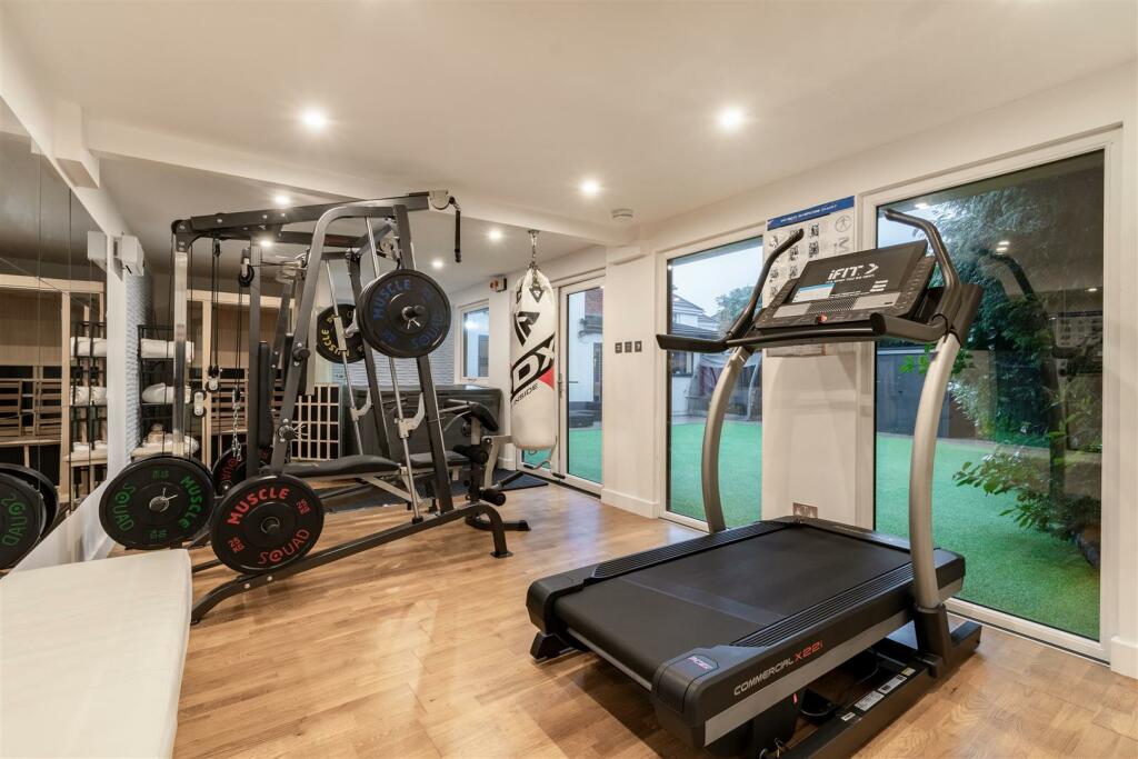 8526847-interior14.jpg