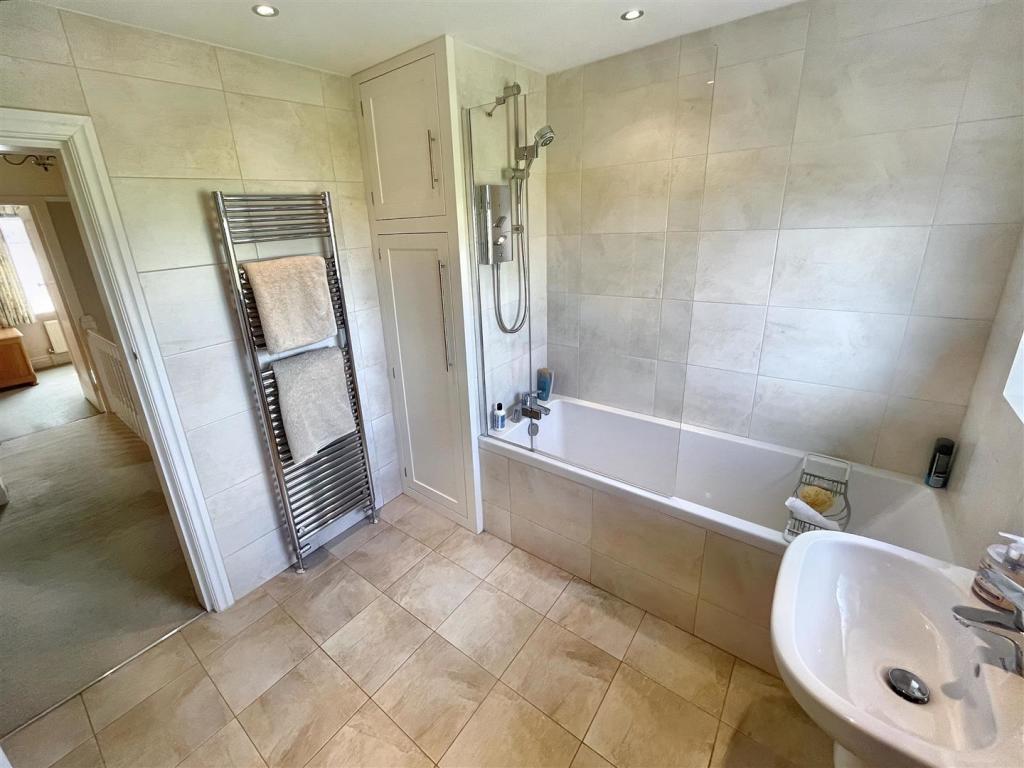 Bathroom Aspect 2.jpg