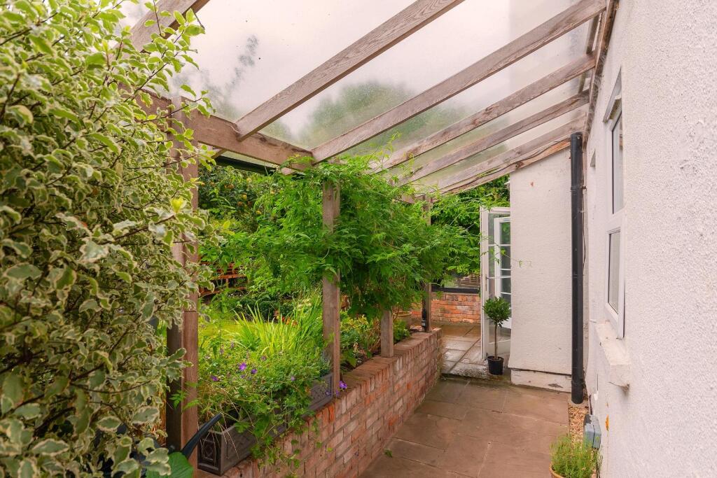 G3F5WRCM - External H.jpg