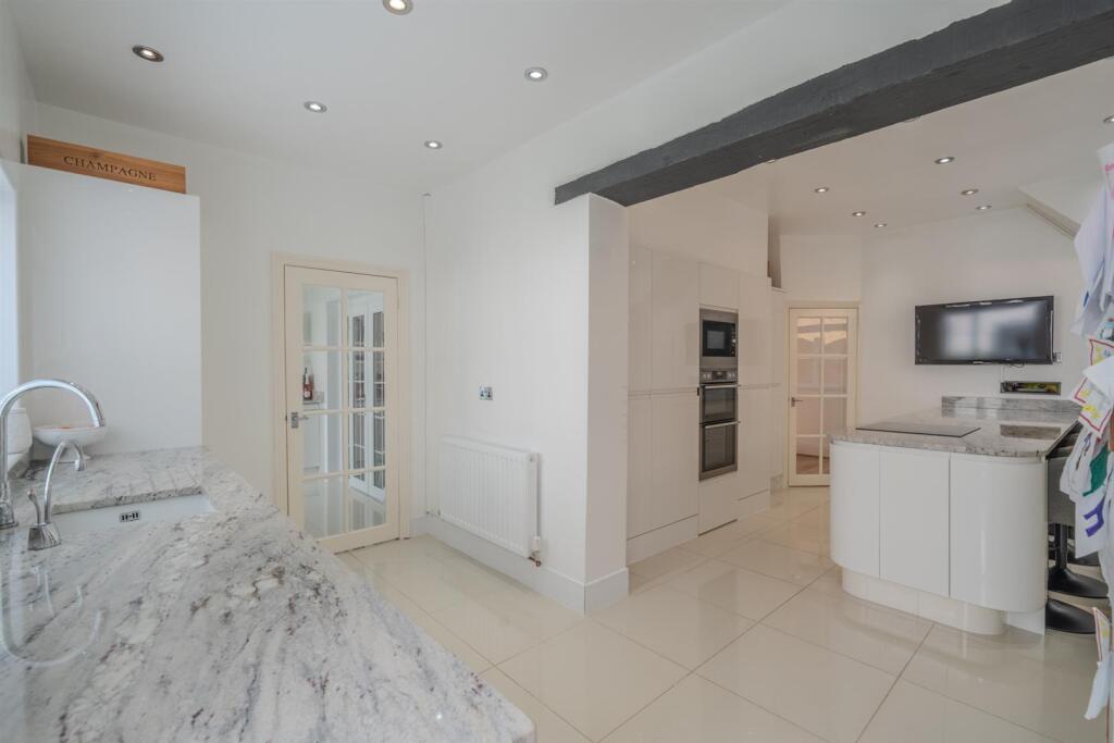 194 The Highway-29.jpg