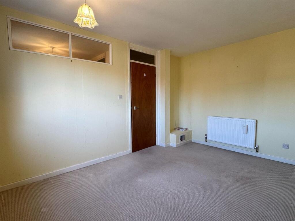 Bedroom 2 (2).jpg