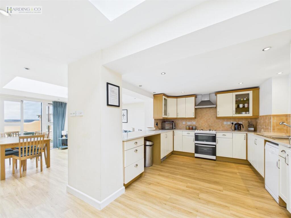 KitchenLounge (2).jpg