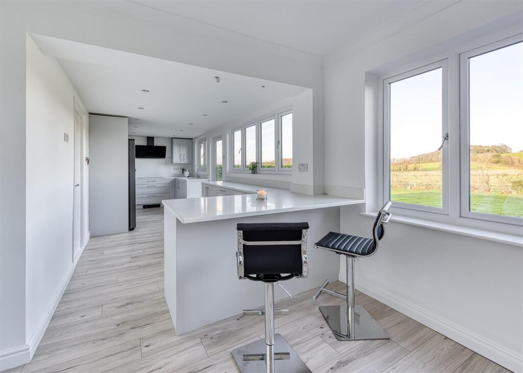 Oaklands Farm-kitchen2.jpg